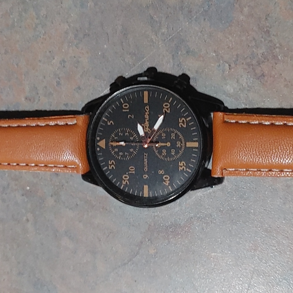 ✅Quartz Watch - Picture 2 of 6